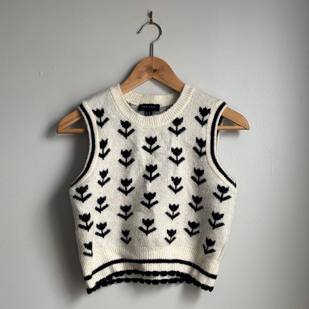Tulip print knit vest